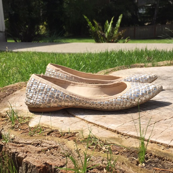 Silver and cream patterned flat shoes - Picture 2 of 2